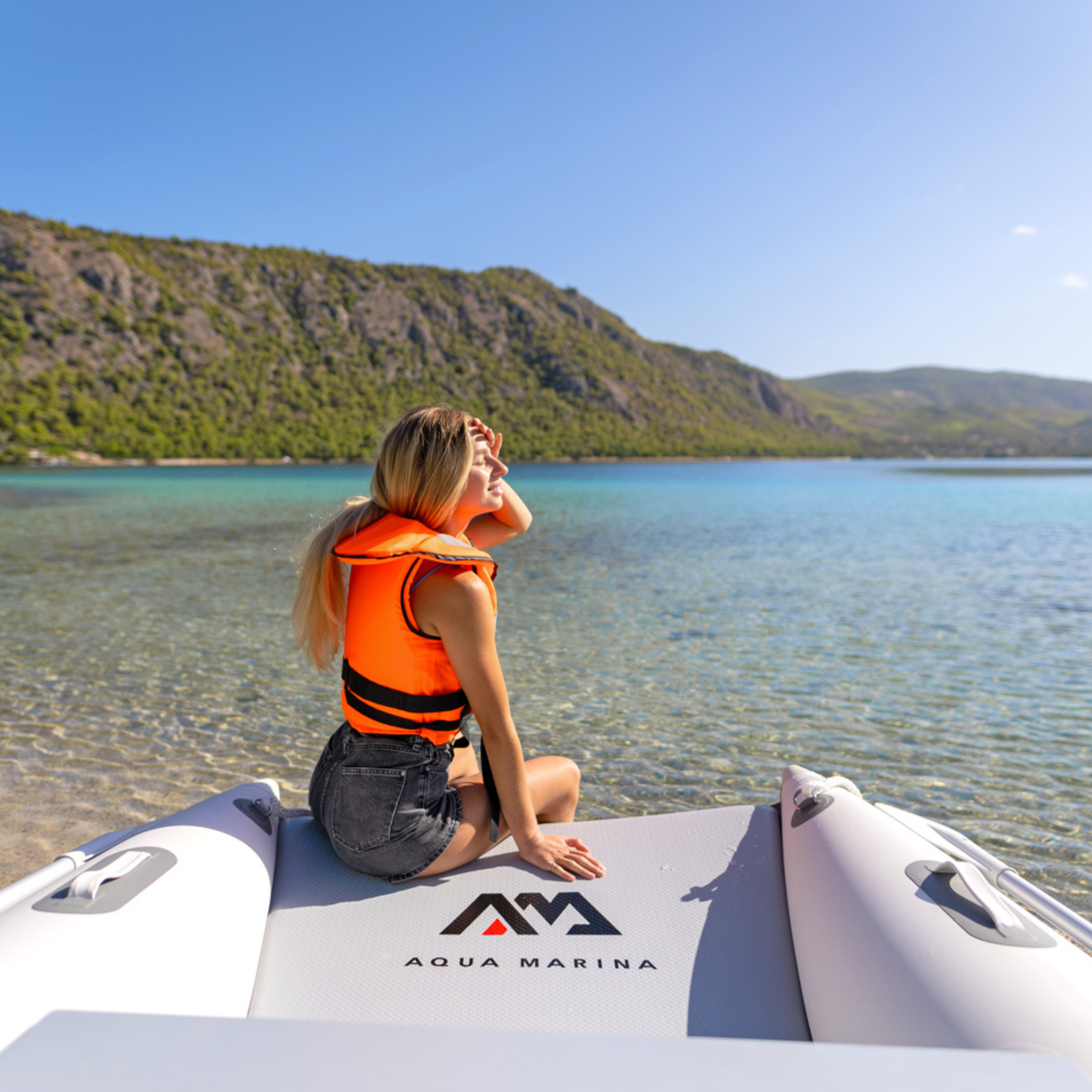 Aqua Marina BT-AC285 Catamaran Airdeck – Lichtgewicht en Stabiele Opblaasbare Catamaran voor 4 Personen