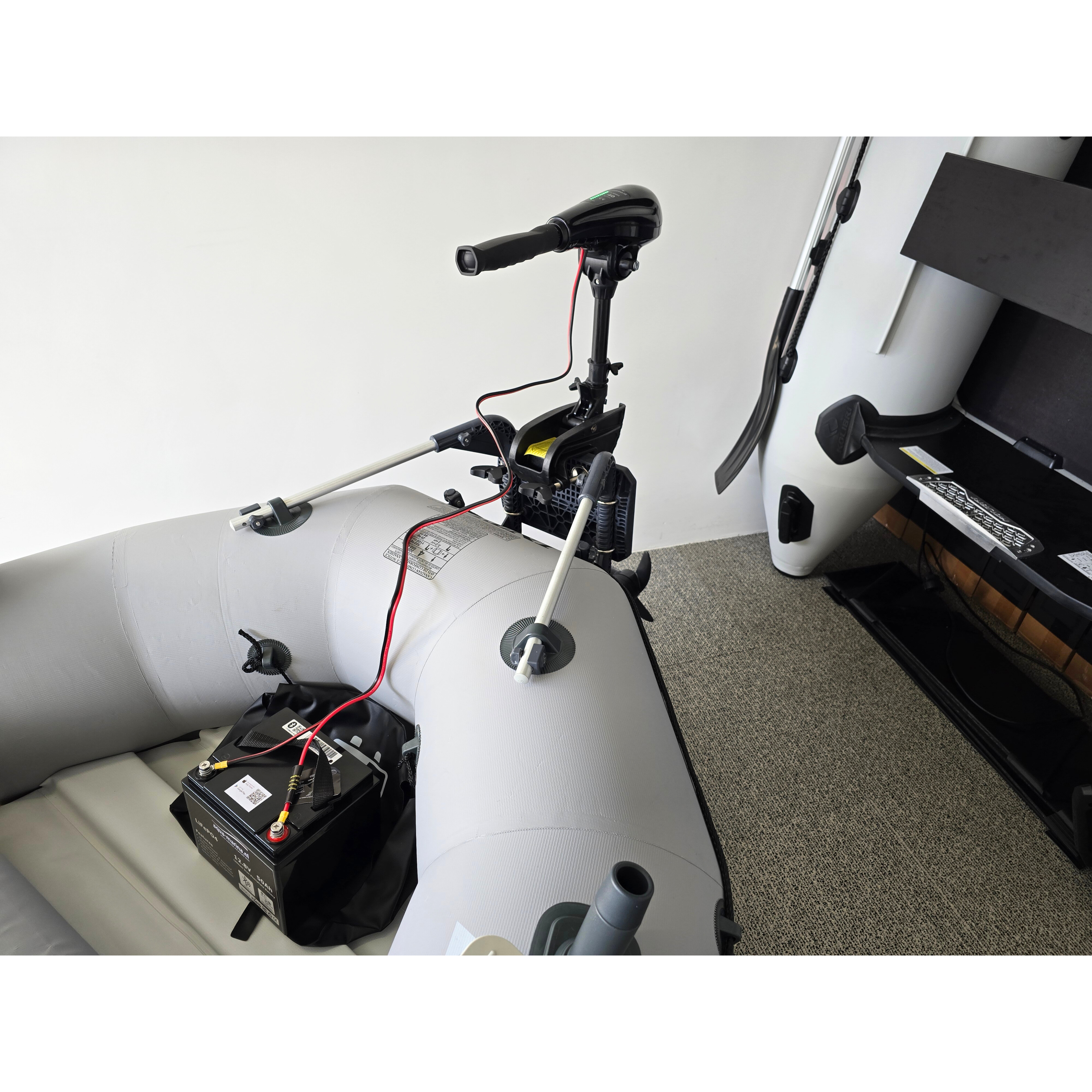 Complete Vaarset Bootset – Intex Mariner 4 met 62lbs Fluistermotor & LiFePO4 Lithiumaccu & Lader