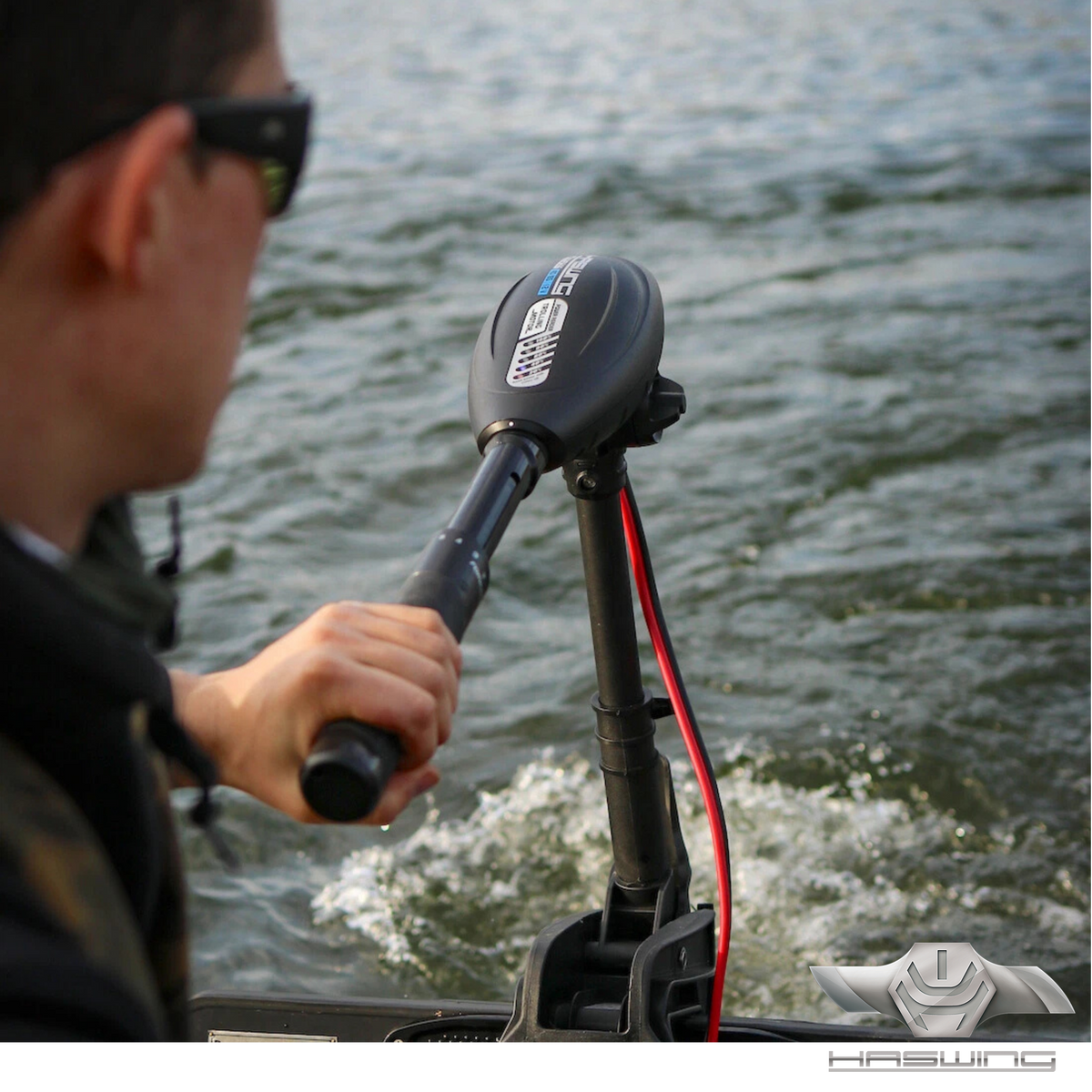 Haswing Osapian 30 fluistermotor gemonteerd op rubberboot